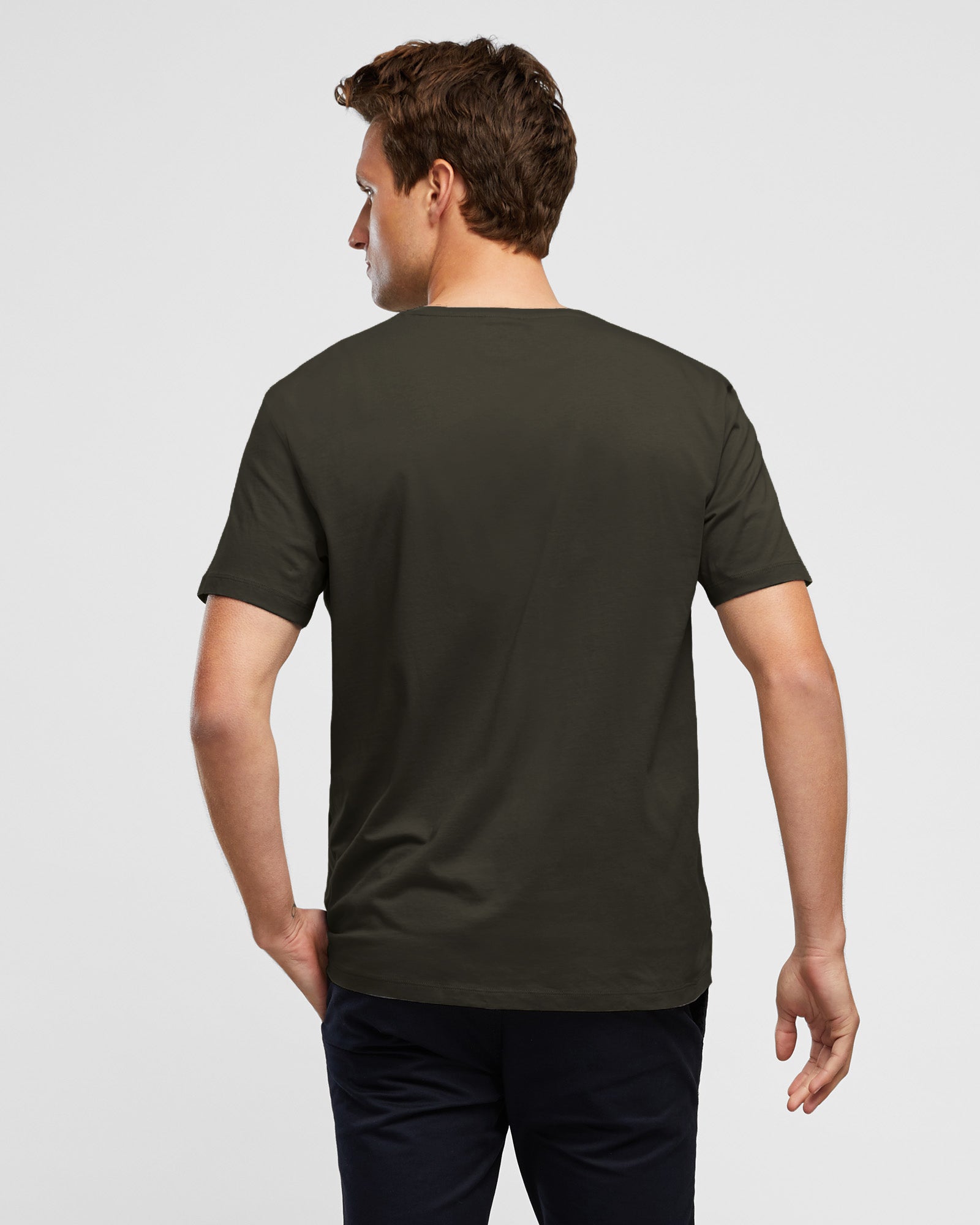Tailored hunter green t-shirt for men – perfect everyday basic, rear view
