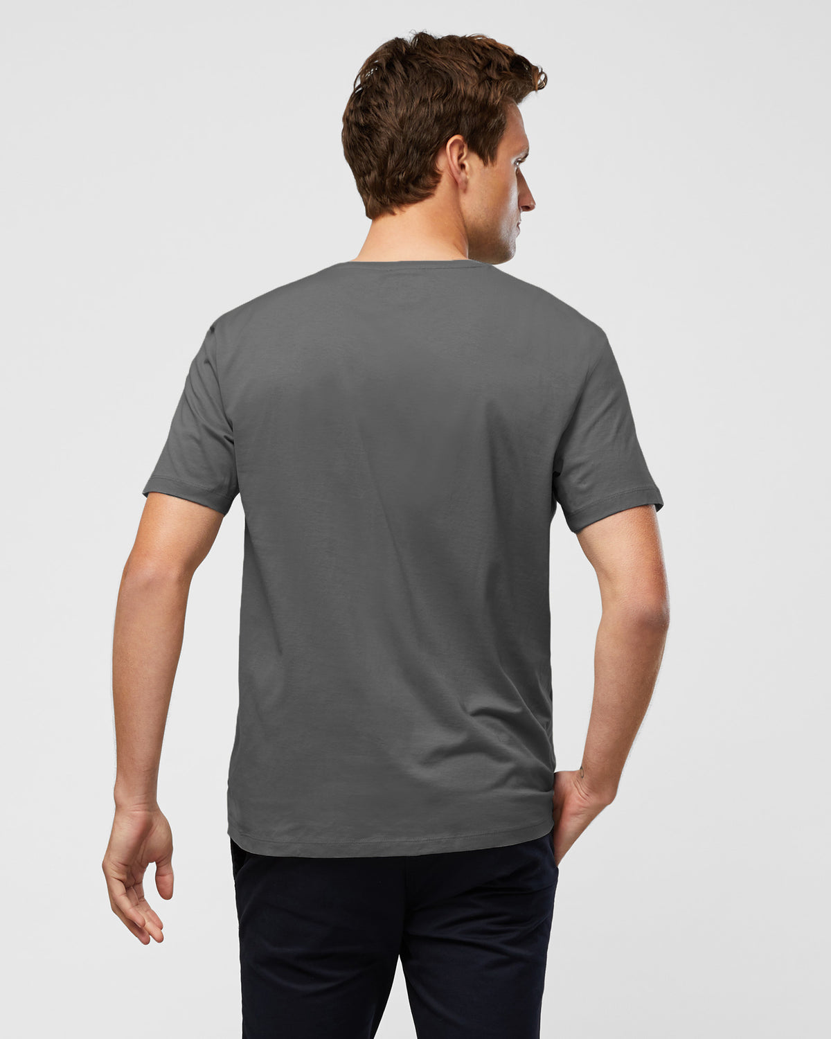 Men’s essential t-shirt with perfect fit – everyday wear, rear view